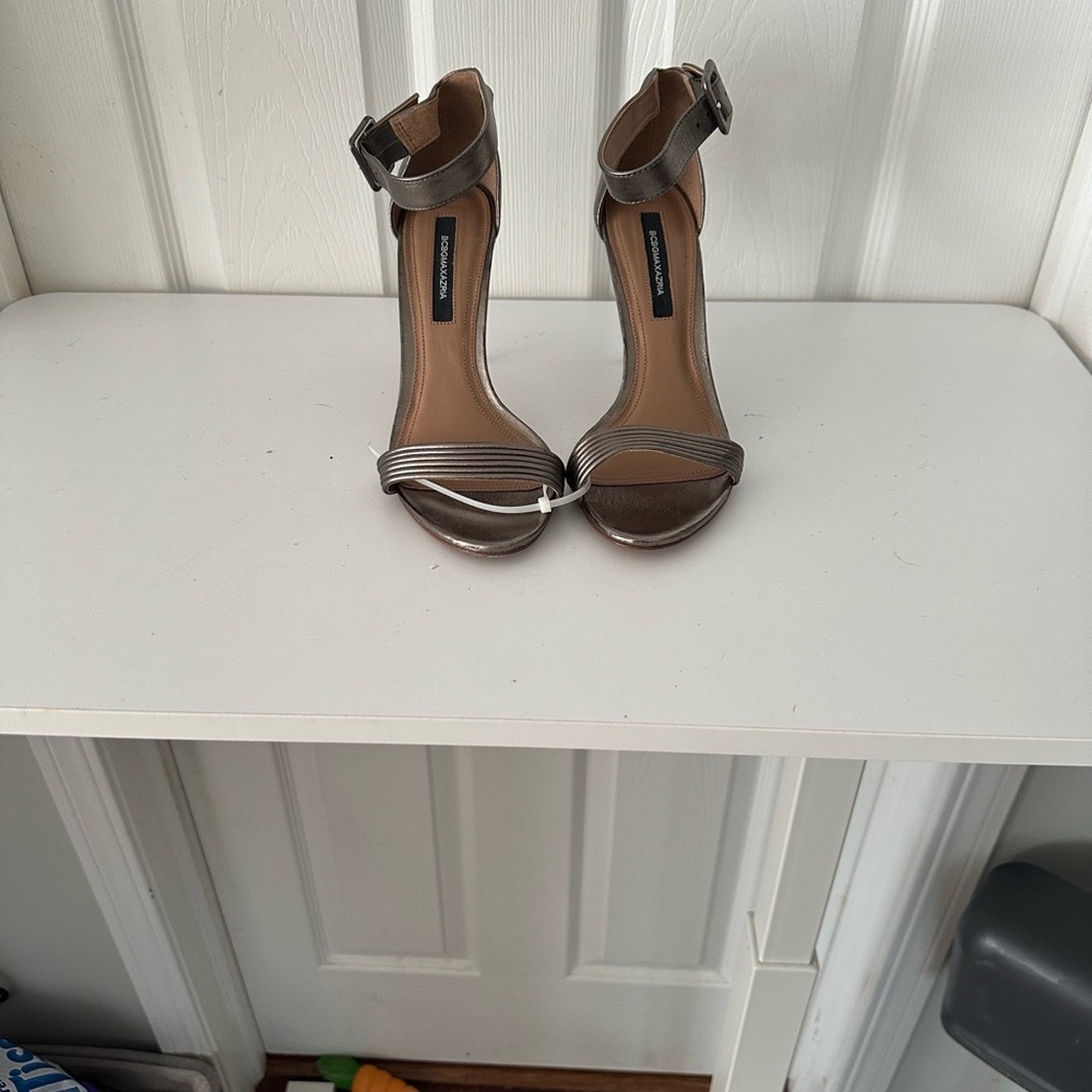 BCBGMaxazria Lucy Sandal in Pewter Metallic - size 8.5